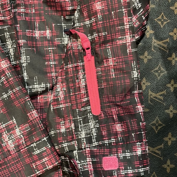 Yigga 152 girls jacket/ raincoat size 15 pink and black great condition - Picture 5 of 9
